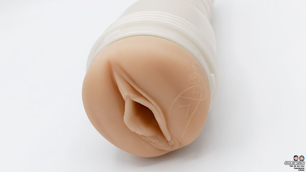 Fleshlight Dillion Harper Crush Review - A very stimulating sleeve.